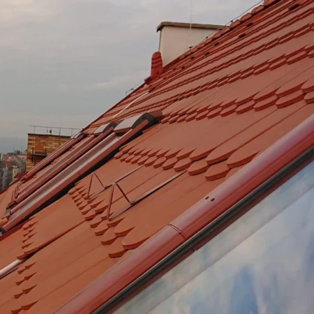 Životnost a údržba střešních krytin a jak udržet střechu v perfektním stavu